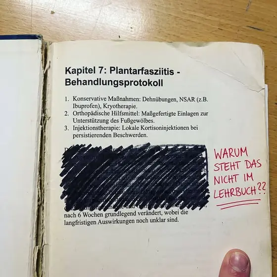 Drei Ärzte. Drei Jahre. Exakt dieselbe Behandlung. Exakt derselbe Schmerz. Zufa…