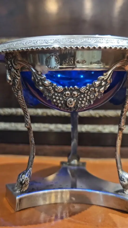 Coppia di saliere in argento 
" Brandimarte "
con vetro blu
Firenze XX secolo…