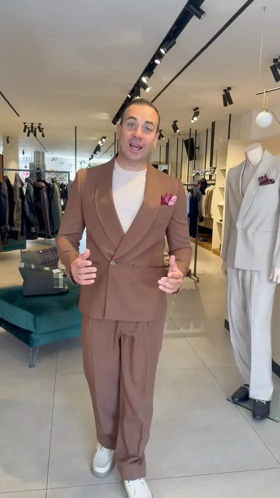 Abiti modaioli di qualità con vestibilita’ Regular e Slim fit in Saldo.

👔Bout…