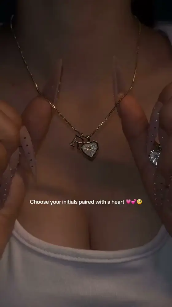 ✨ Heart Letter Micro-Pavé Necklace – Elegant & Meaningful ✨
💖 Heart & Initial…
