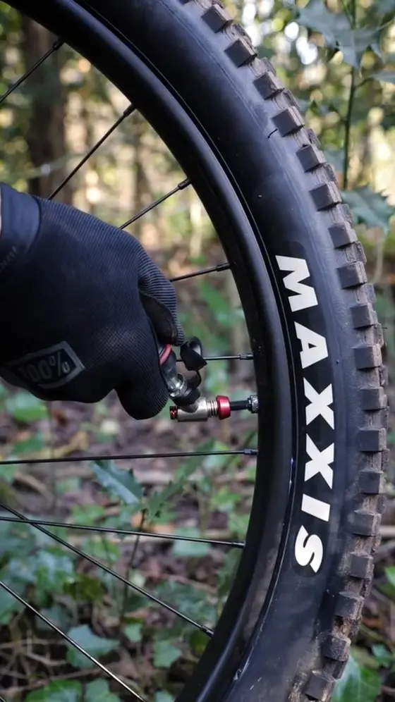 ⚙️ Compact CO2 Bike Tire Inflator with Dual Valves