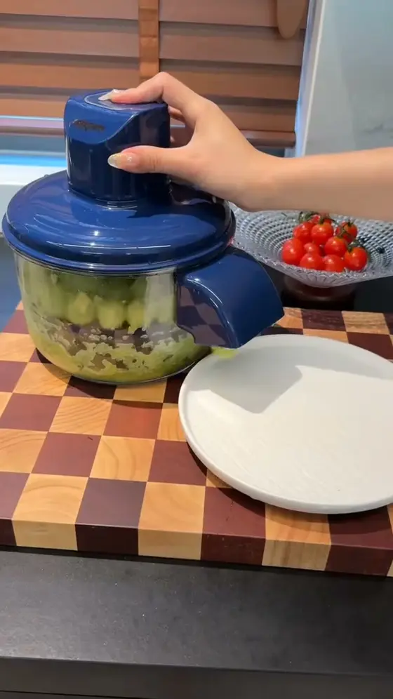 No more sticky fingers peeling grapes for baby food and fruit salad! This recha…