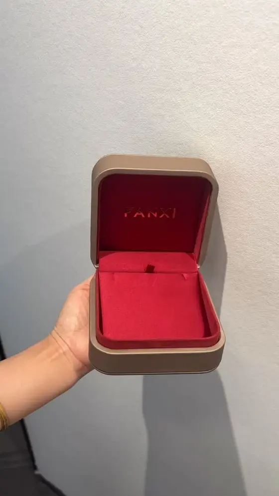 Box with Satin/Silk Inside for Pendant Box[MOQ500pcs]

💌-DM or email to a@chin…