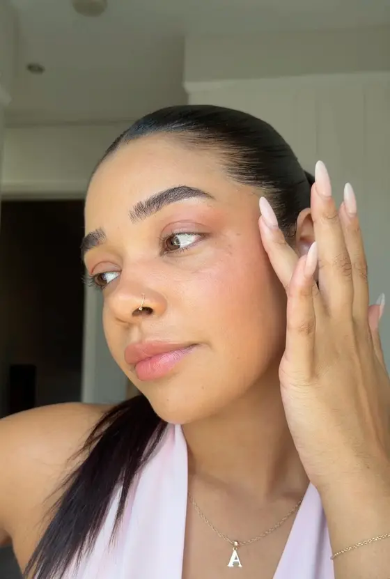 We heard we are keeping our base simple this summer?☀️

Aaliyah uses Beauty Bas…