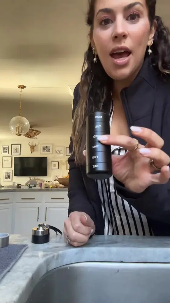 💊📅 Stay Organized, Stay Healthy — Never Miss a Dose Again! ✅

Meet the Large…