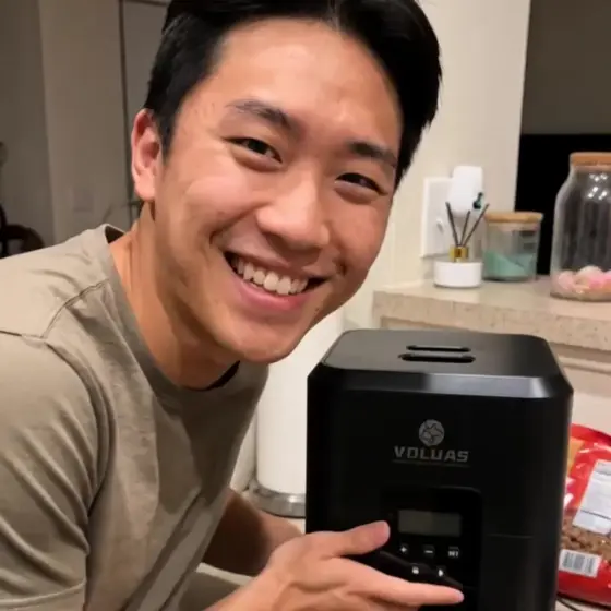 Make feeding time easier and more reliable with this smart Automatic Pet Feeder…