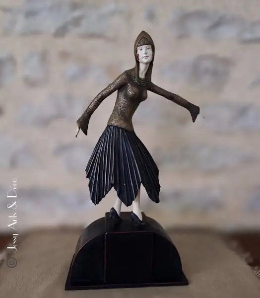 ◽️J’ai eu un coup de cœur 🤎 pour cette sculpture Style Art Déco
Inspirée  d’un…