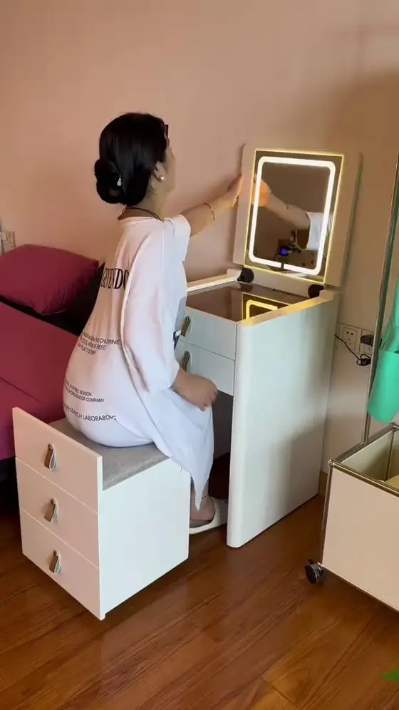 Jewlify – Multifunctional Dresser

Your beauty routine just got smarter. The Je…