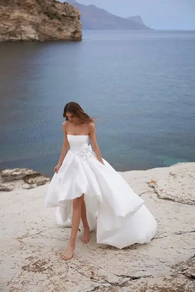 Raffinato ed intangibile questo modello , che con delicatezza ti avvolge in un…