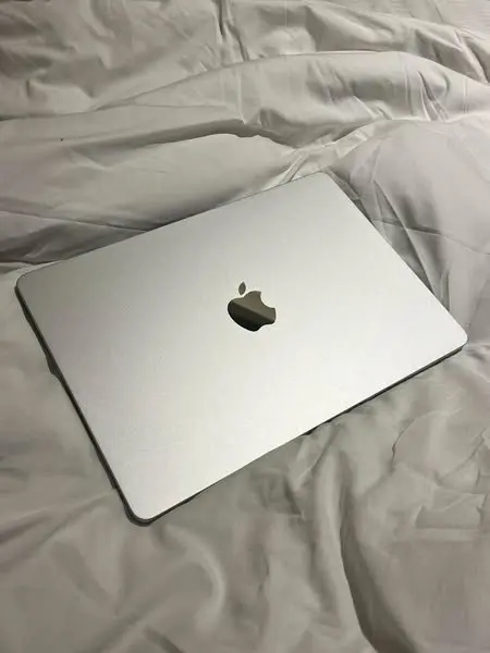 Apple MacBook Air 13-inch (M2 model) in a Silver.
Technical Specifications (Ba…