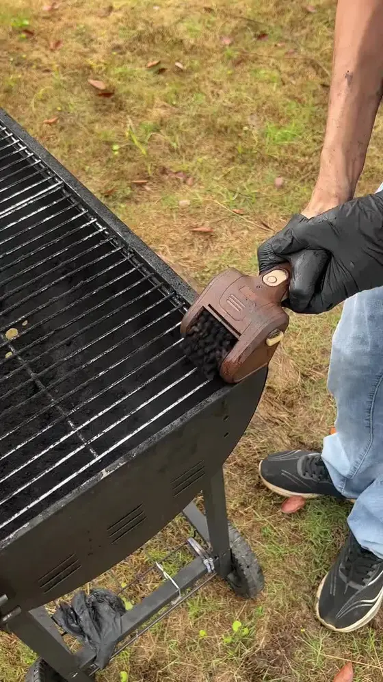 Perfectly Clean Grill. Zero Effort. 🥩✨😍