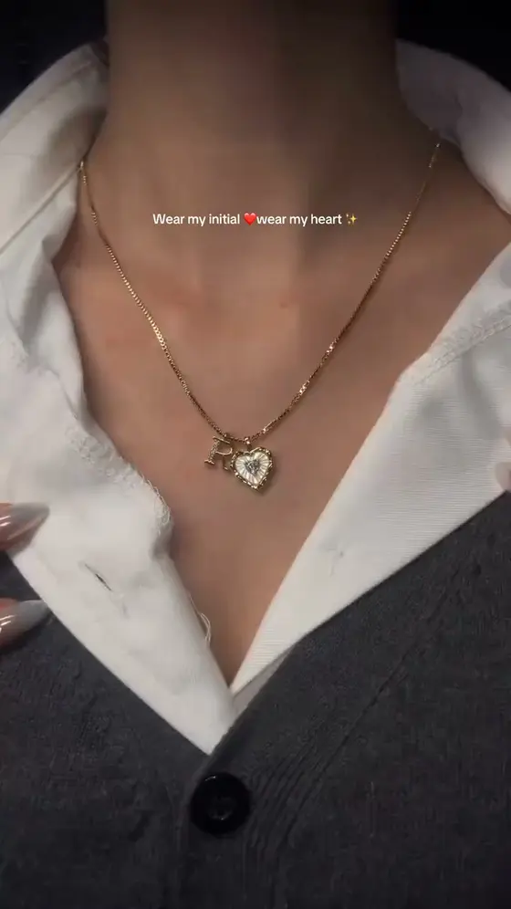✨ Heart Letter Micro-Pavé Necklace – Elegant & Meaningful ✨

💖 Heart & Initial…