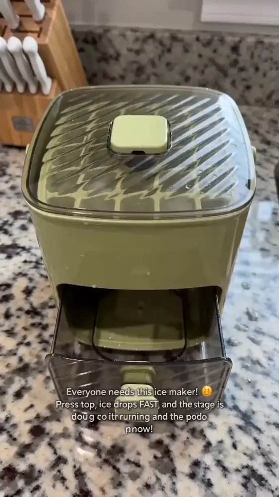 🧊❄️ Running out of ice? This portable ice maker makes 48 cubes at a time, comp…