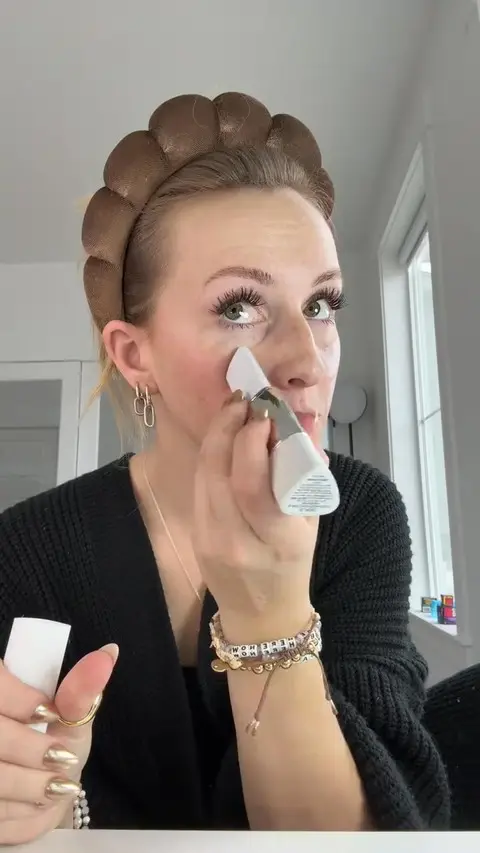 💥⏰💕🌟Korean Color-Changing Foundation Stick with Volufiline