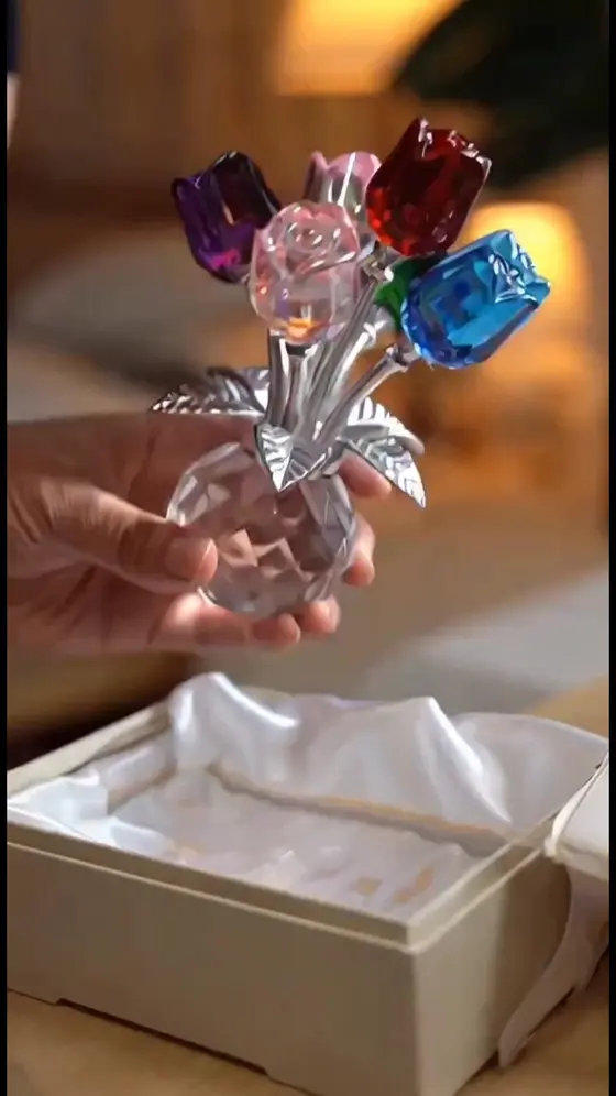 🌹Eternal Colorful Rose Ornament – A timeless symbol of love and elegance✨