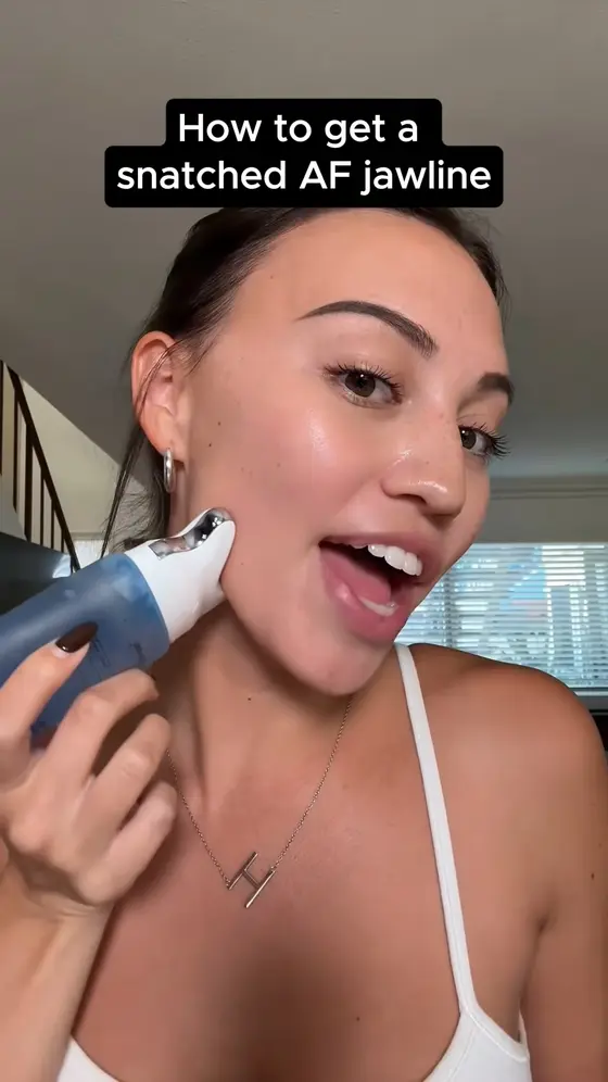 Depuff And Define Your Jawline In Minutes