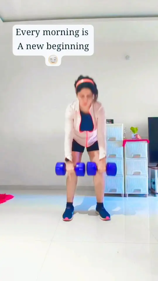 💪🔥 Fit Friday: Dumbbells + Core = Stronger You! 🔥💪
No fancy gym. No expens…