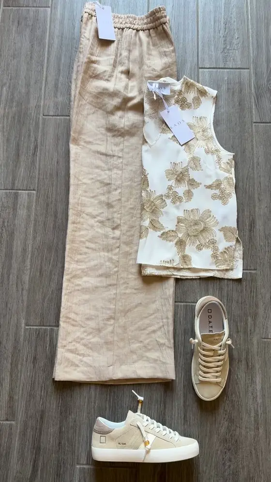 ✨SALDI PE26✨Donna

Primo look:
Top Kaos €89 -30% €62,30 
Pantalone Kaos €139 -3…