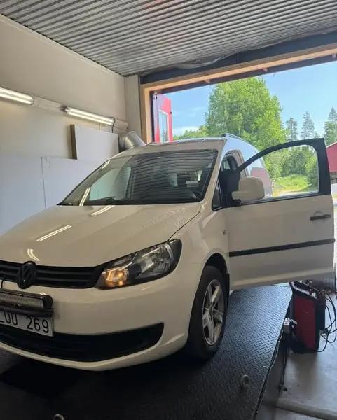 Caddy 1.6 TDI.

Original 75hk/225nm.
Optimerad 134.8hk/302nm.  
Intresserad uta…