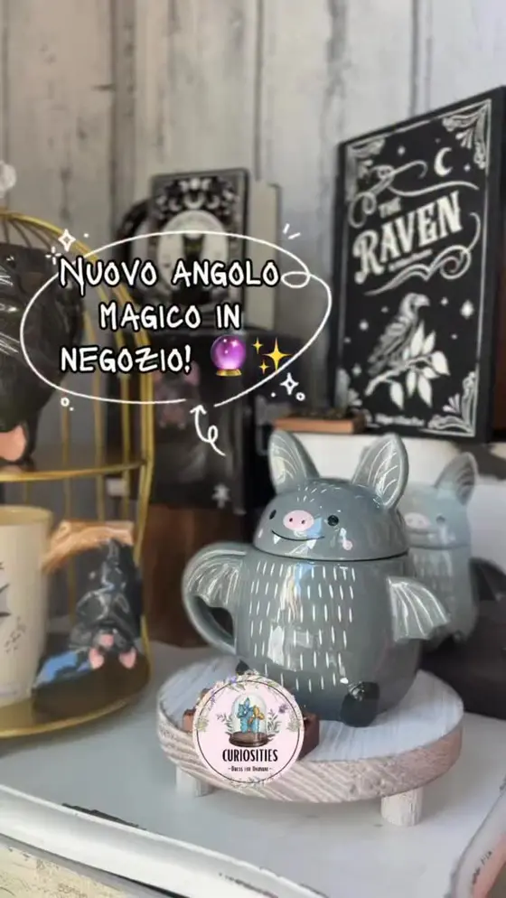 Nuovo angolo in negozio! 🔮✨ 
Da oggi Curiosities non è più solo abbigliamento…