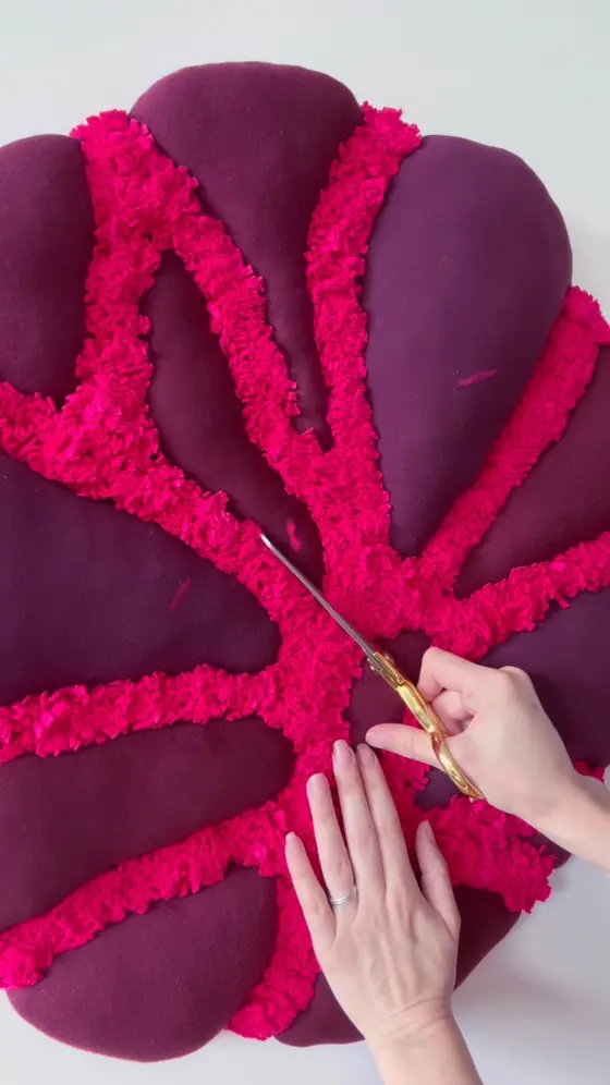 Internationally recognized sculptor and fiber artist Sienna Martz (@siennamartz…