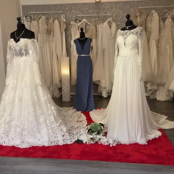 Sposa a budget, stile da sogno! 💖 Trova il tuo abito da sposa nuovo in outlet…