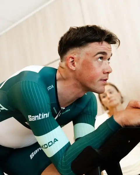 Scopri la Collezione Ufficiale Tour de France realizzata da Santini.