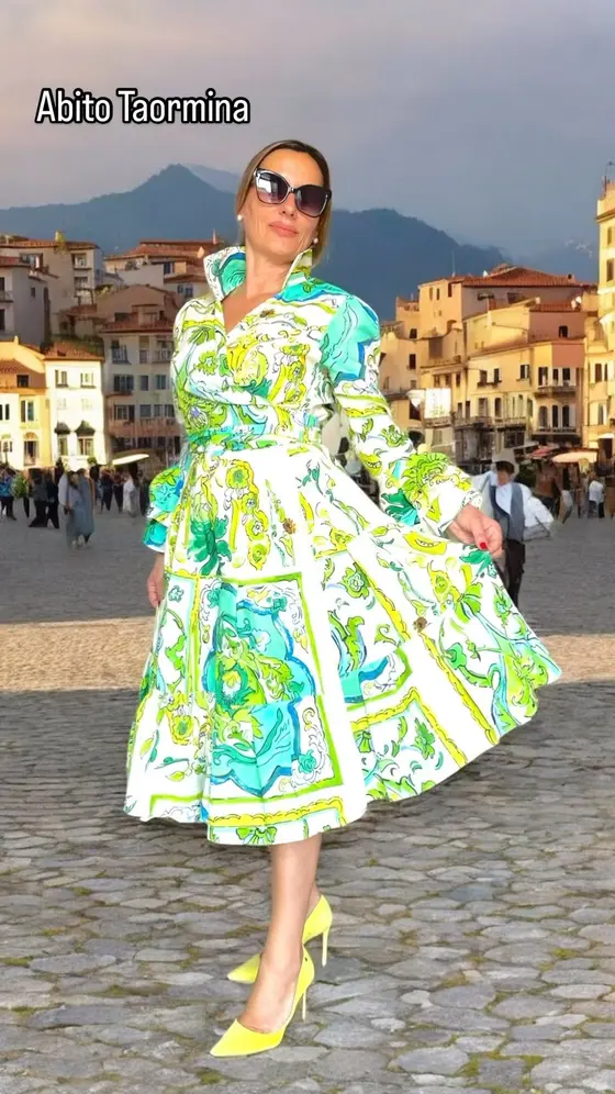 Pezzo unico, disponibile sul sito:
https://www.aidatiara.it/product-page/abito-…