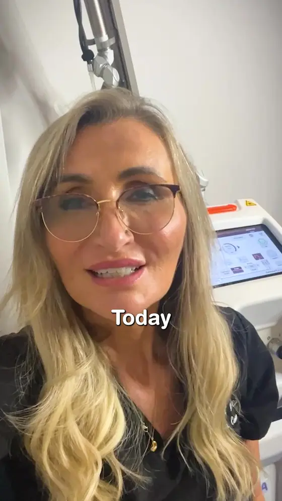 CO2 Laser Neck & Jaw Treatment + FREE Full Face – £350