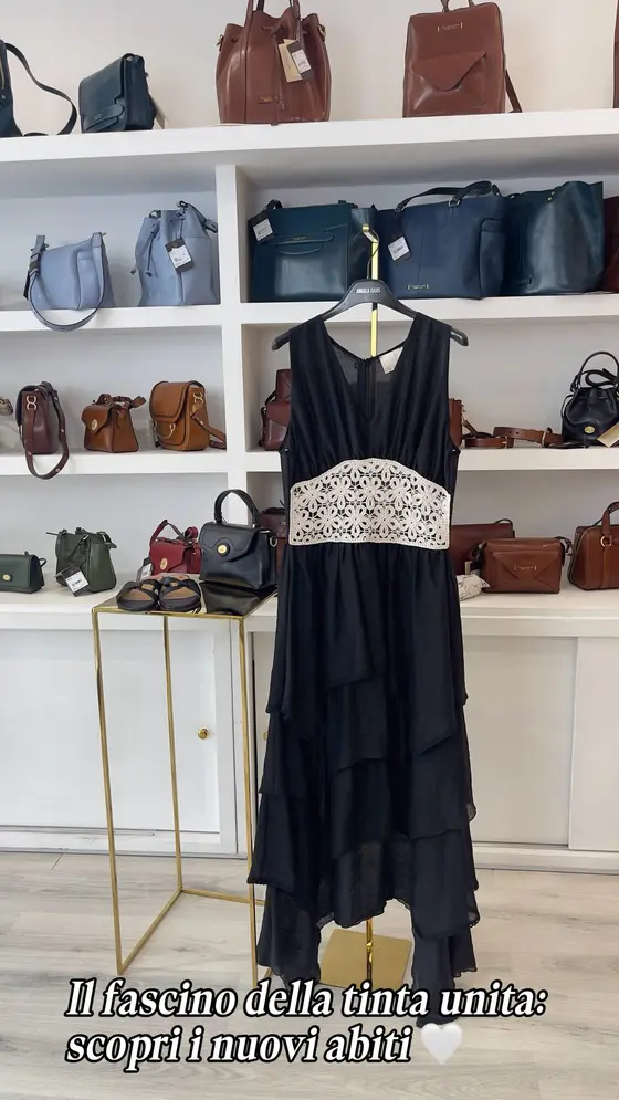 Abiti a tinta unita per uno stile elegante e irresistibile✨
👉 I nuovi arrivi…