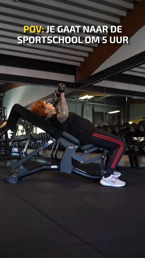 Welkom in de spits. 🫣
Eerst zijn je dumbbells weg… daarna je handdoek… en voo…