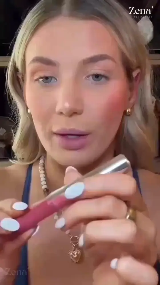 💄 50% OFF first 100. Lipstick that actually stays.