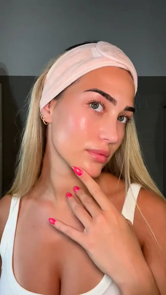 El paso más importante del maquillaje es el skincare ✨🫧🤍una piel cuidada siem…